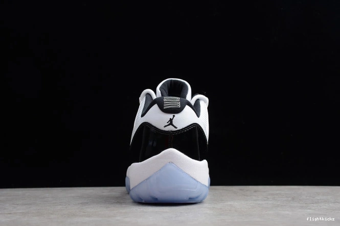 Air mens 11 Low Retro Black 